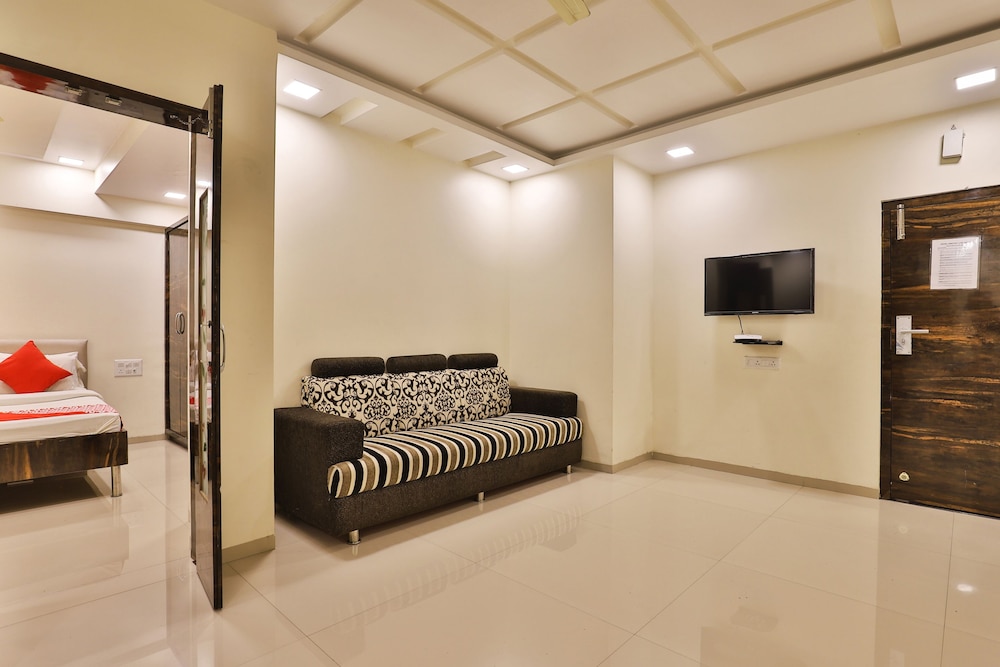 OYO 27633 Hotel Dan view 5