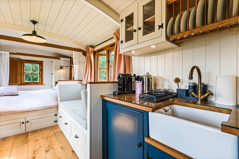 Quercus Redwood - Sleeps 4 - From 375 Per Night