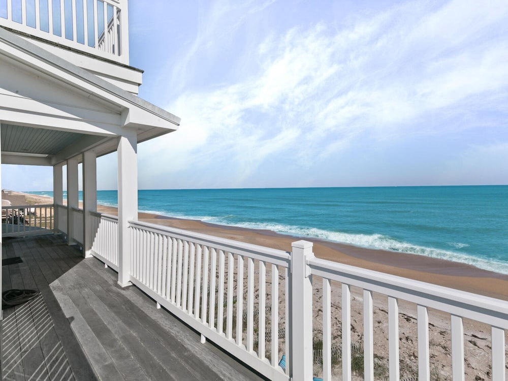 Ocean Paradise by Distinctive Beach Rentals