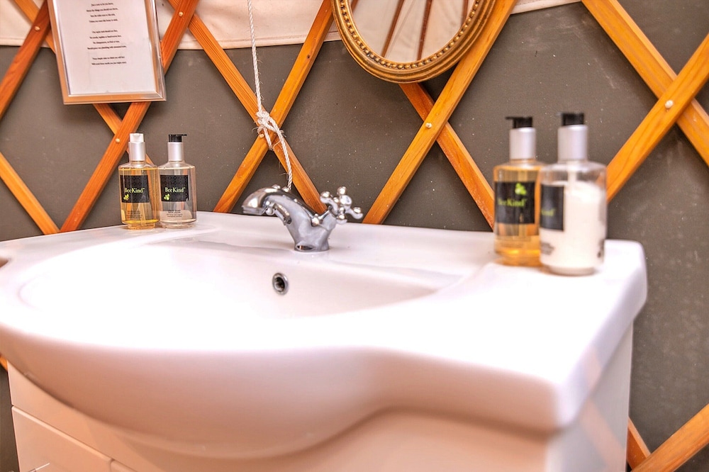 Chalet With Gleneagles Views, hot Tub, No Deposit