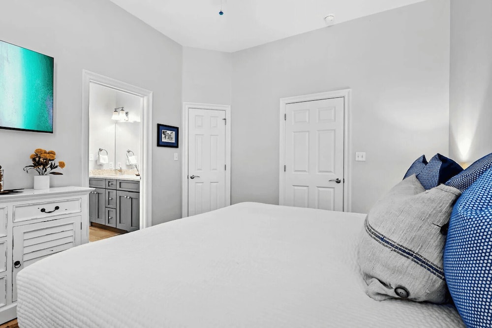 Grovey by the Sea by Avantstay Oceanfront, Private Beach, Pool Access