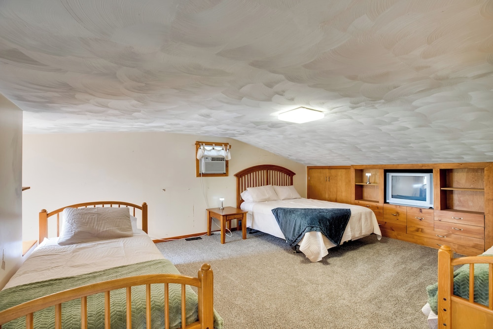 Rural Home Near Event Venue! 26 Mi to Black Canyon