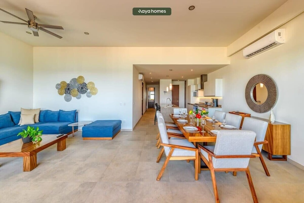 Luxurious 3BR Condo Right Next to the Beach - King