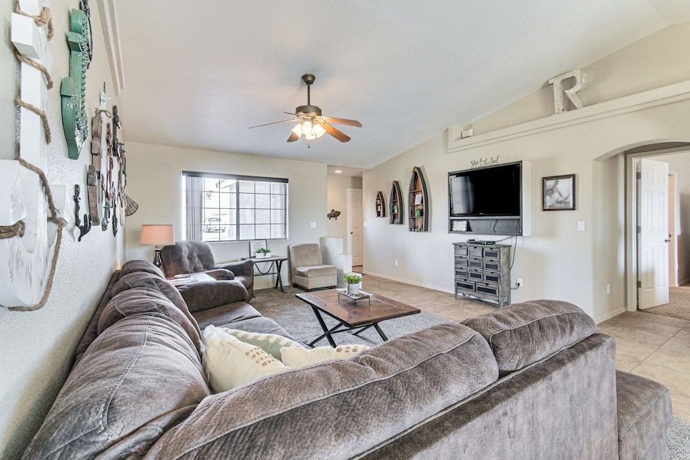 1 Mi to Windsor Beach - Lake Havasu City Home