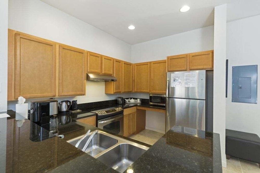Regal Oaks Townhome: Pool, Hot Tub & Near Disney 3 Bedroom Townhouse