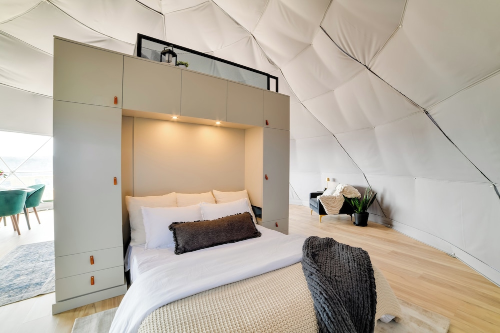 Glamping Getaway at The Coyote Dome in Franklin