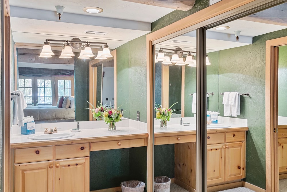 Pine Inn at Trail's End Lodge - Three Bedroom Residence with Spa #3 3 Condo