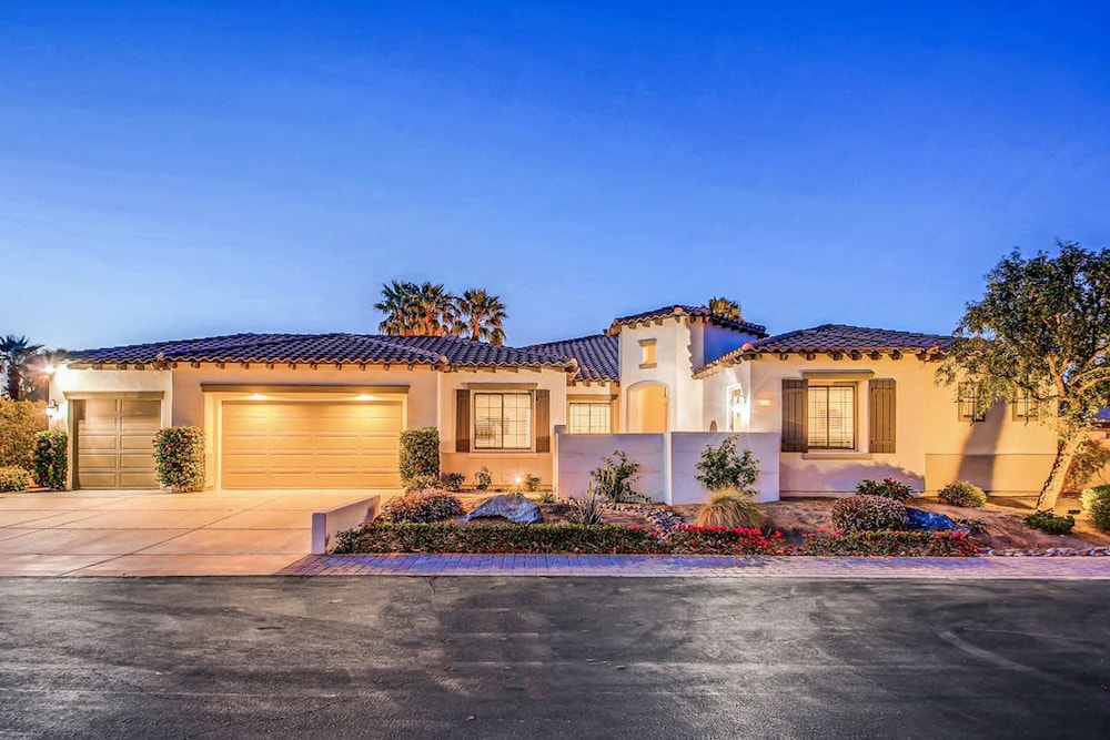 Elegant Desert Oasis Near Coachella Palm Springs