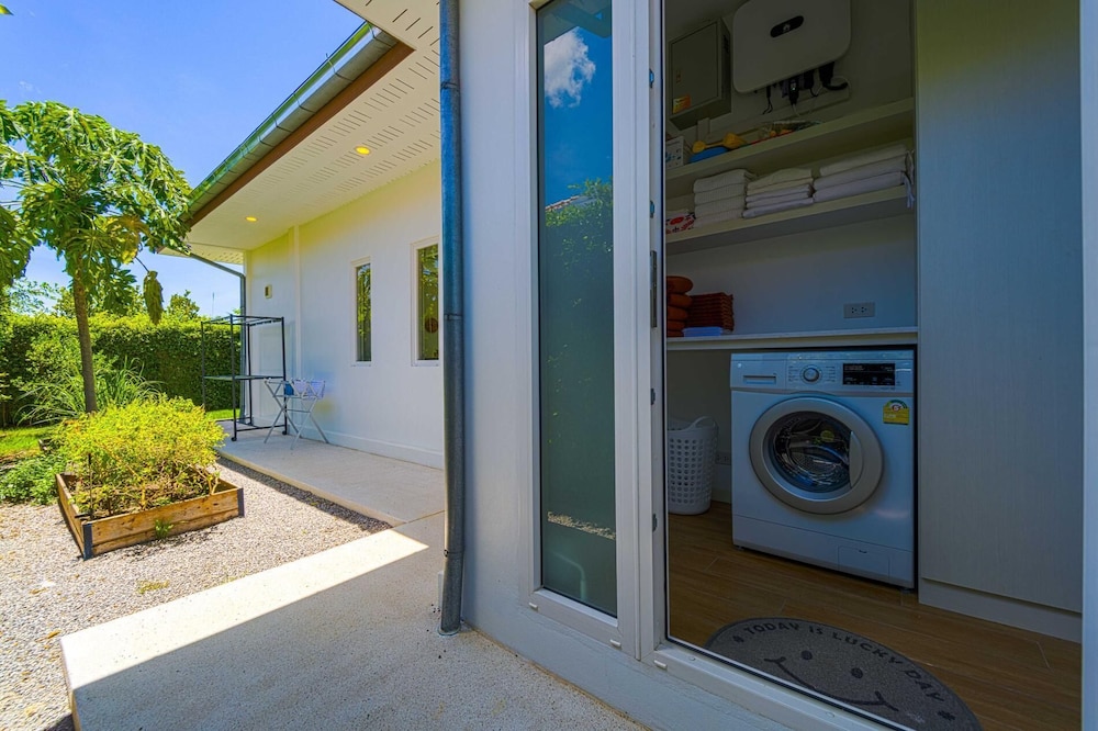 TropicalFamilyVilla w Pool&Garden ML103