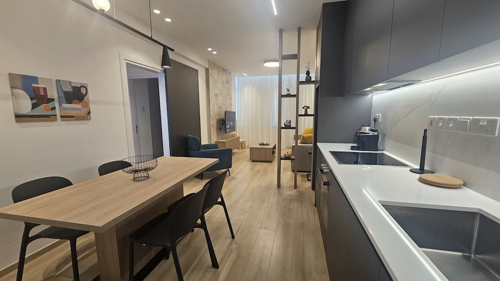 37 NIC - Stay City Center Gem