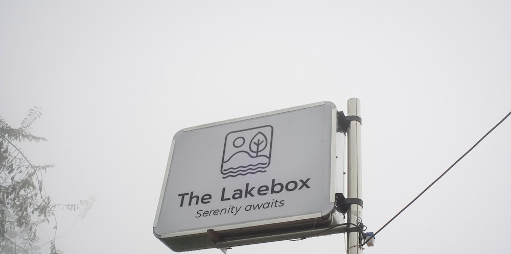 The Lakebox Menjer by Travelink