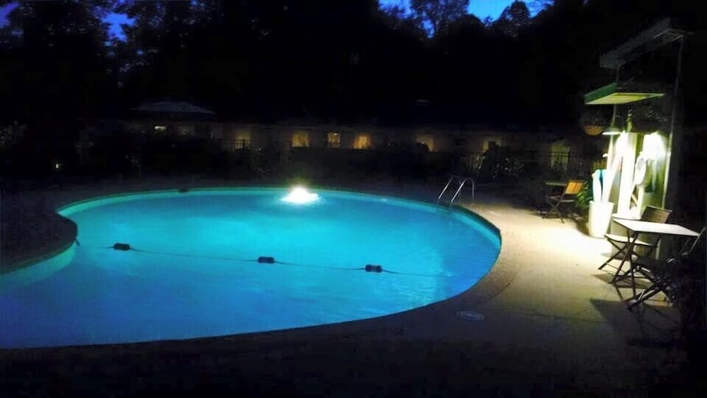 The Saugatuck Retro Resort Motel - Property Image 13