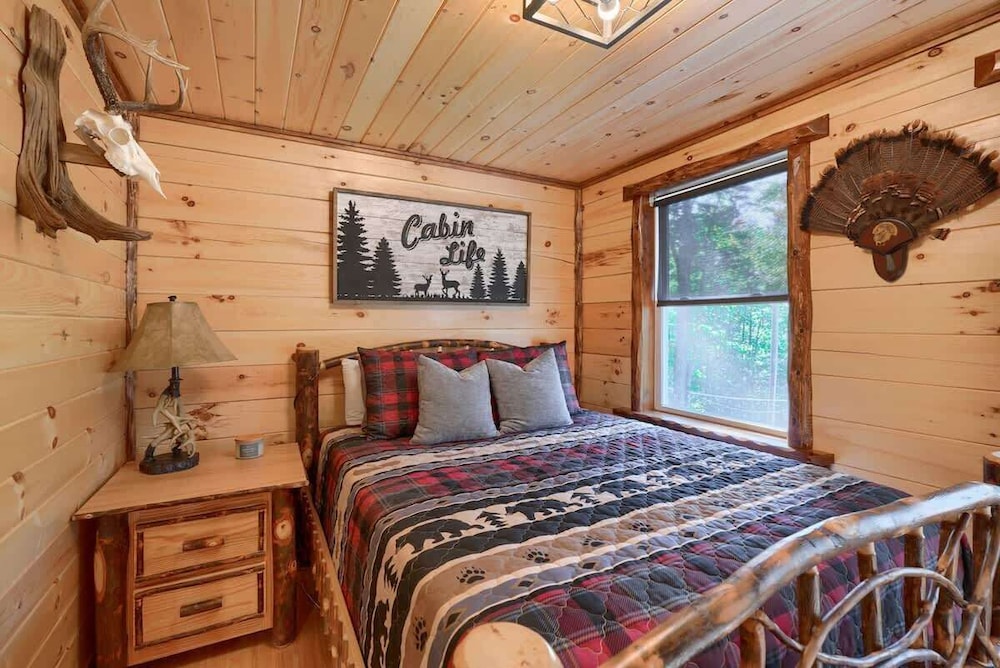 Seven Pines Cabin - Secluded in Hocking Hills