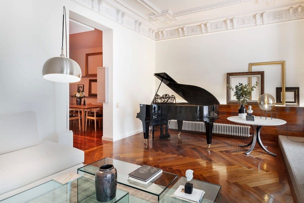 Artist Modernist 3-br Gem Next to Paseo de Gracia
