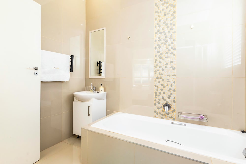 Modern Executive Unit
