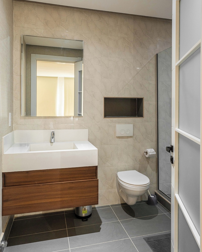 LUX The Marina View Suite 1