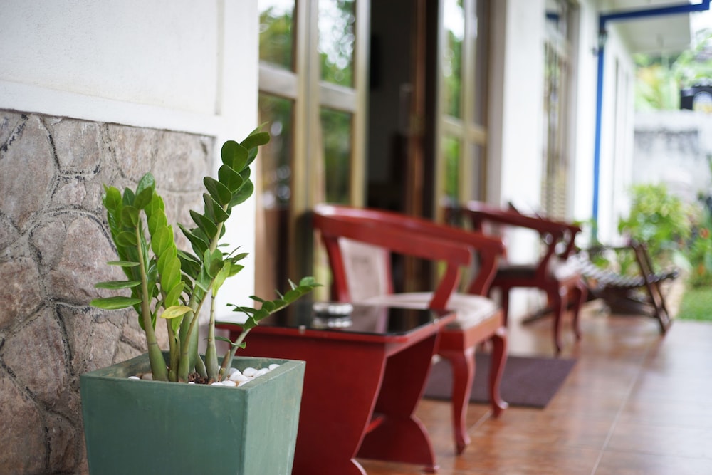 Moon Hills Hotel