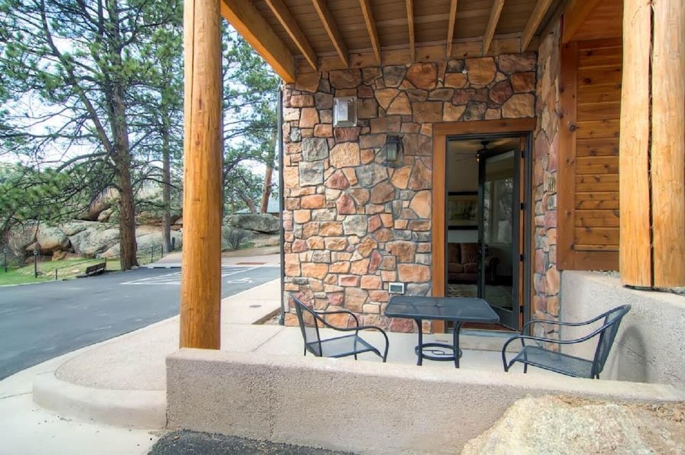 Hotel Black Canyon Inn Unit H1 Deluxe - Image 1