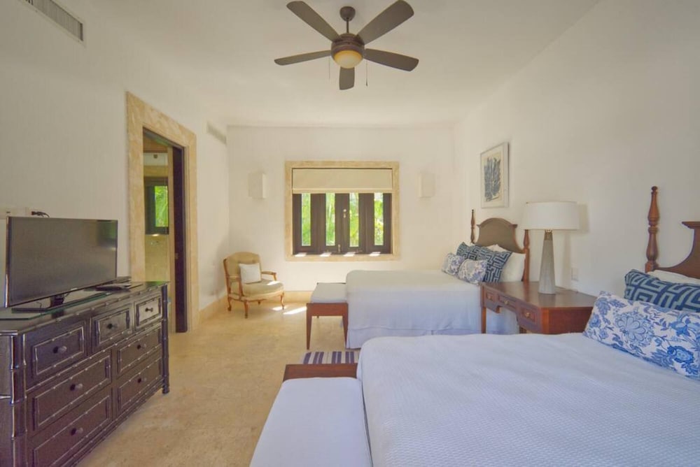 Dramatic Luxury Villa With Golf and Ocean View Walking Distance From the Beach view 4