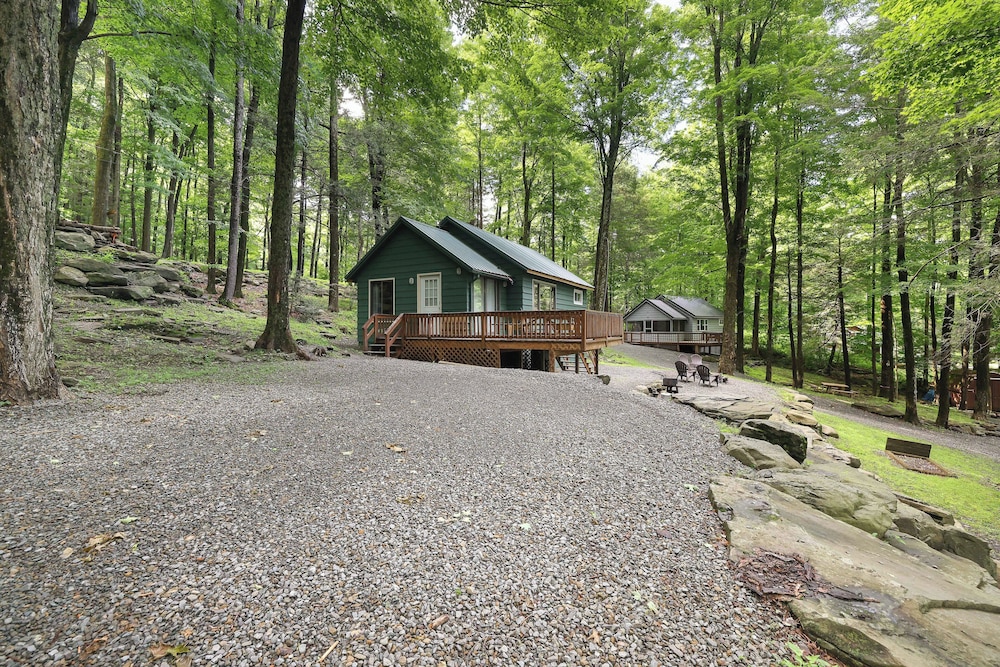 Cozy Lake Cabin 3 with Boatdock