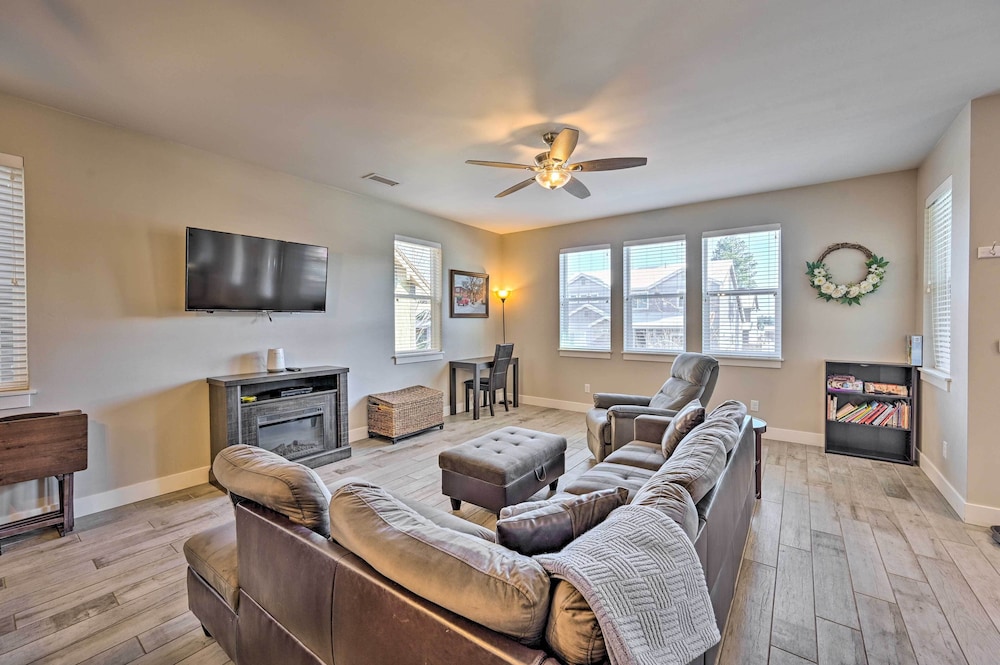 Spacious Flagstaff Home w/ Fenced Yard & Grill! view 4