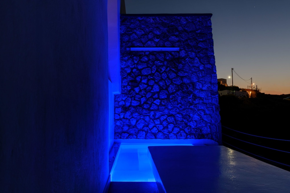 Earino Suites & Villas