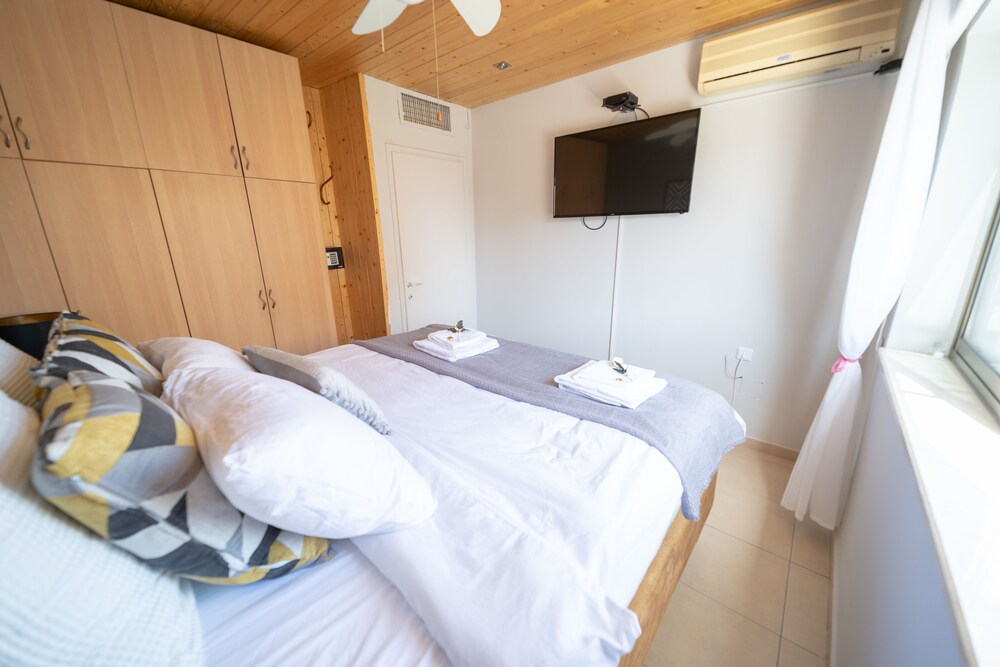 YalaRent Argaman 2BR & Balcony APT - Families only view 3
