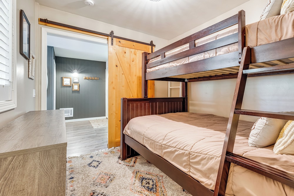 Stroll to The Village: Year-round Family Getaway
