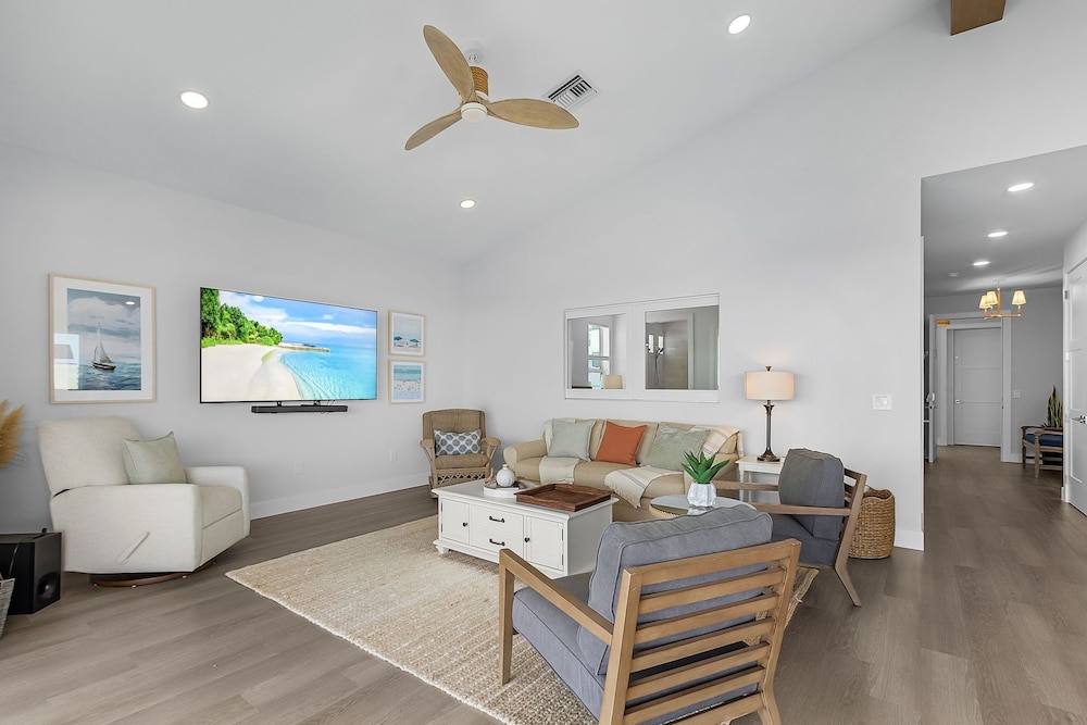 319 Bay & Beach Blessings: Pool Home W/ Water Views! 4 Bedroom Home