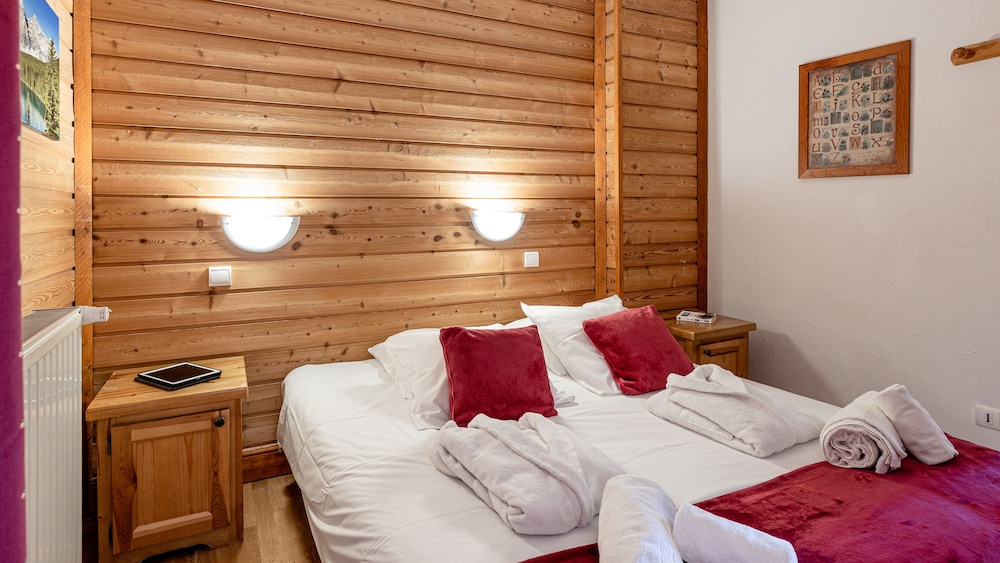 Madame Vacances Les Chalets de l'Altiport view 3