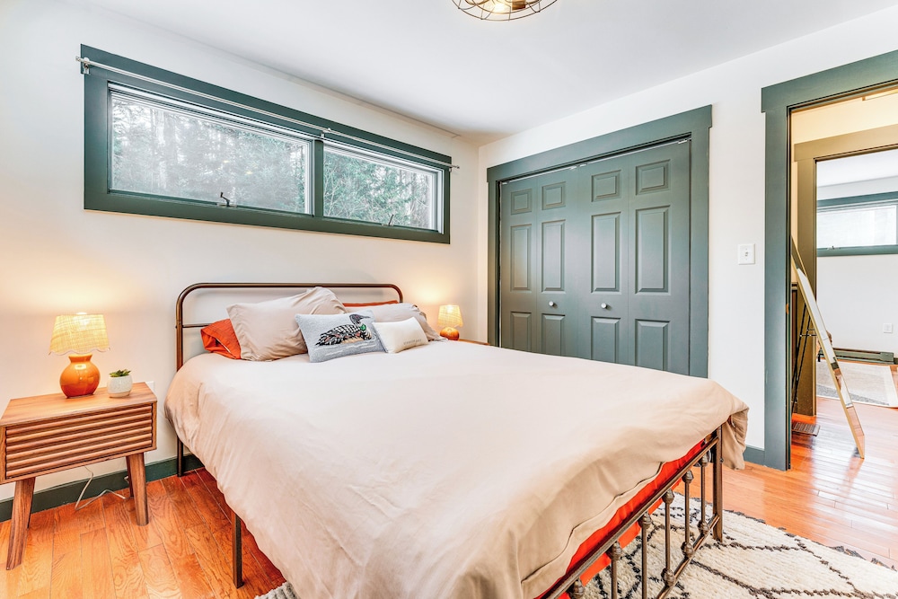 Forested Retreat w/ Sauna: 5 Mi to Schroon Lake