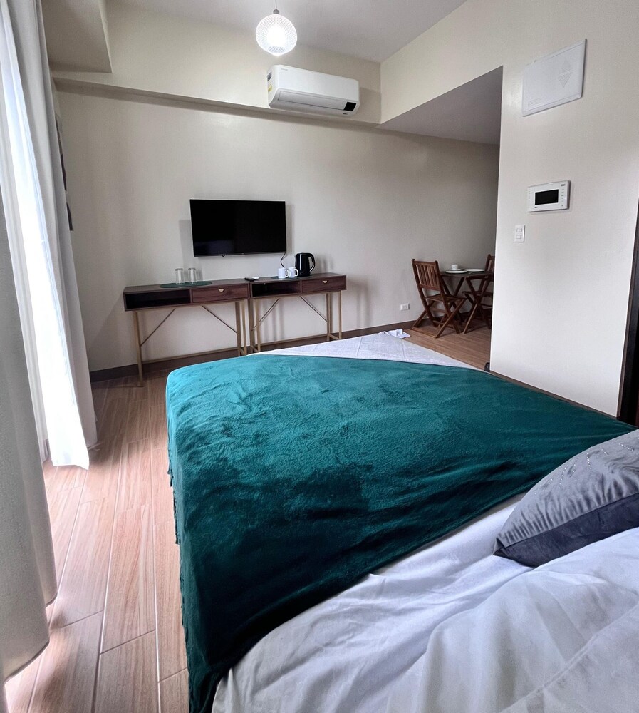 Room-minimalist Studio in Saint Dominiqu