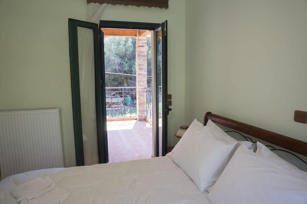Elia Therissos Maisonettes