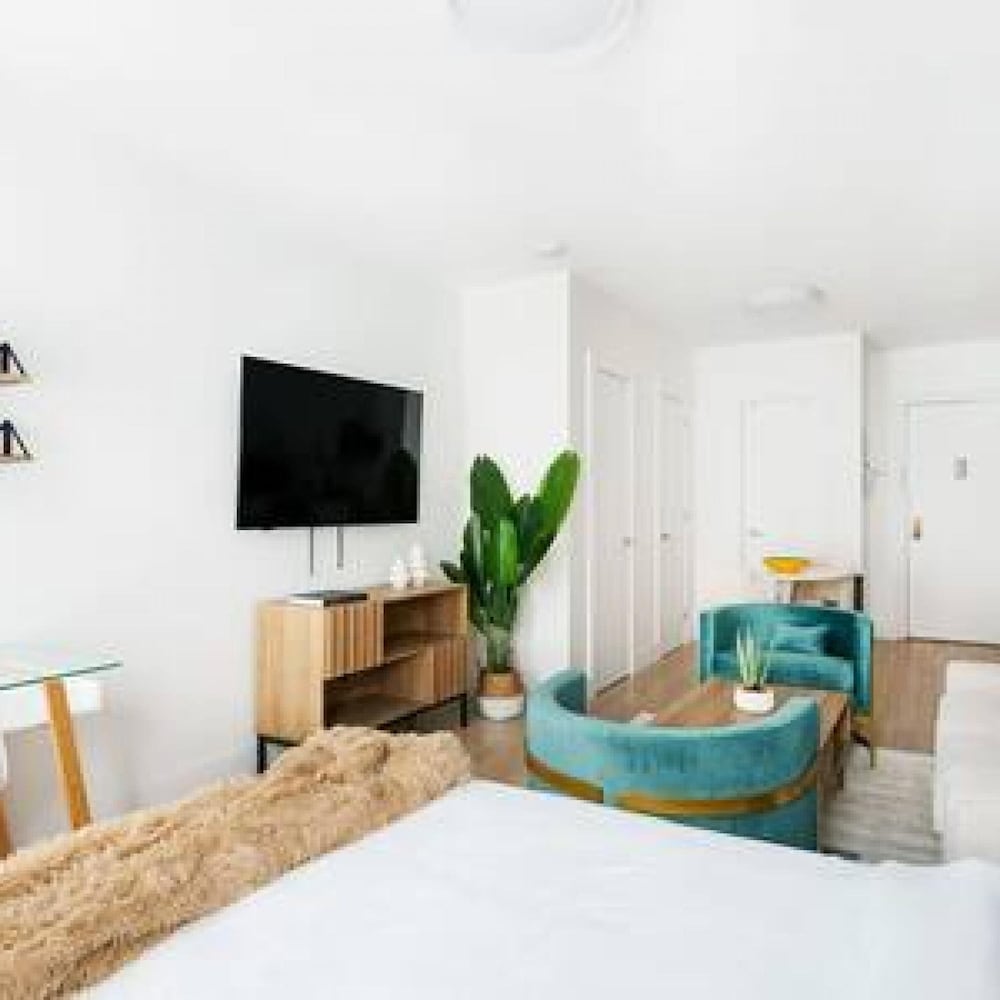 444-5a Newly Renovated 1BR in Hell s Kitchen