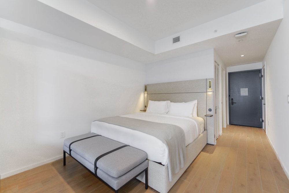 Stylish Studio with City View in Bayside