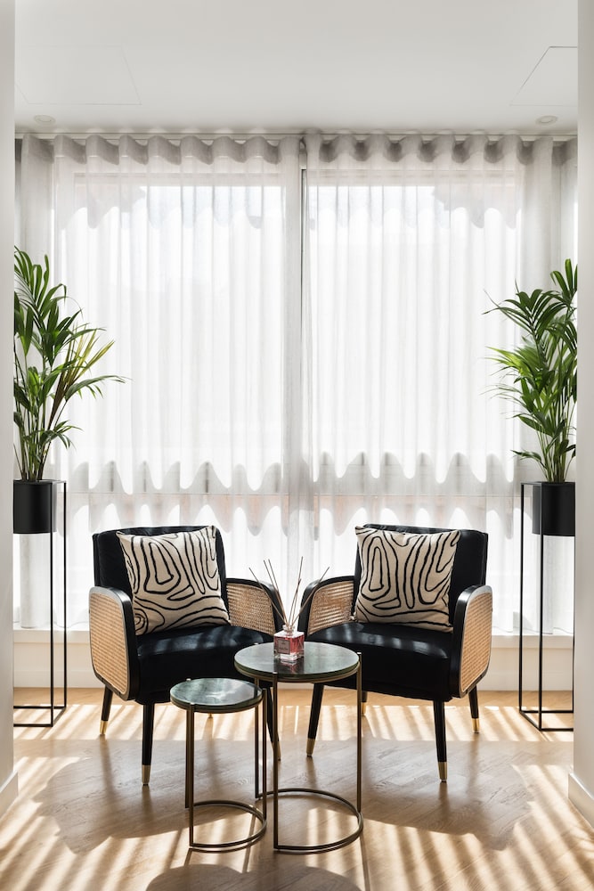 At 41 Luxury Suites & Rooms