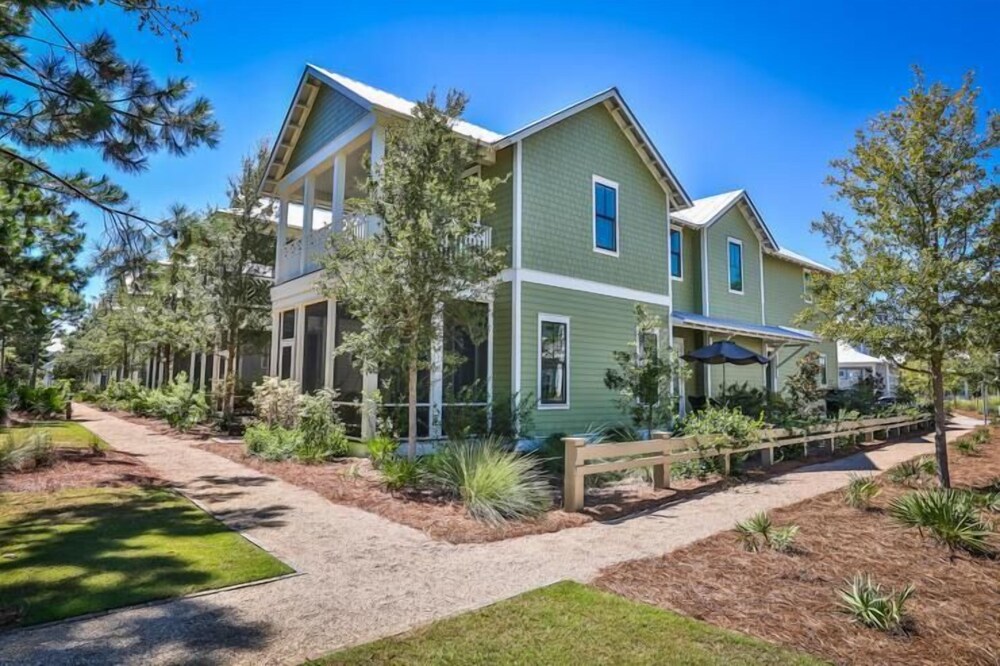 Dragonfly Dreams 5 Bedroom Holiday Home by Five Star Properties