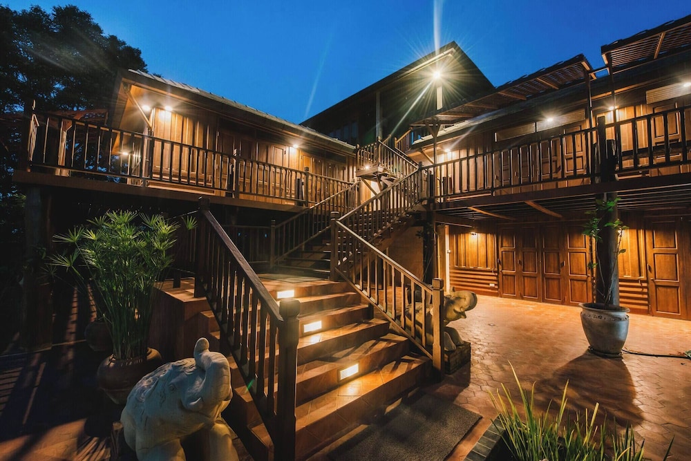 Cyngam Retreat- A Private Pool Villa With Service