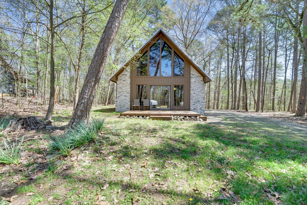 Cabin w/ Private Hot Tub: 2 Mi to Broken Bow Lake! view 4