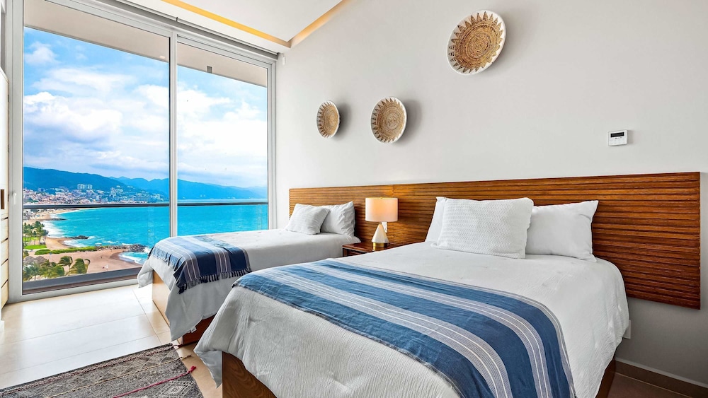 Panoramic Hot Tub Oceanview Luxury 4BR Penthouse