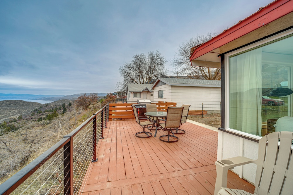 Cozy Grand Coulee Home w/ Deck & Views! view 2