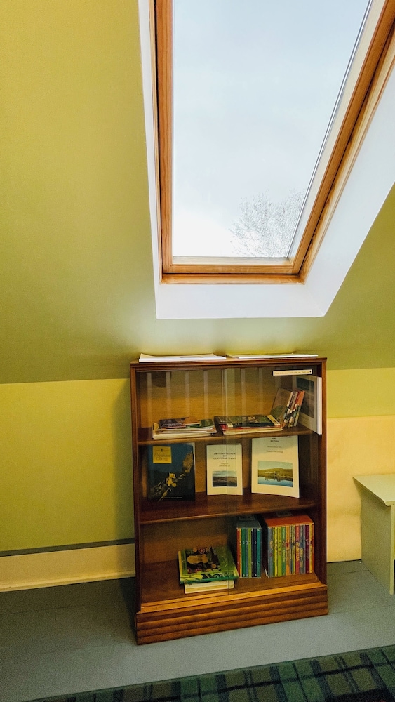 Traditional Highland Cottage Near Loch Ness-sleeps 6