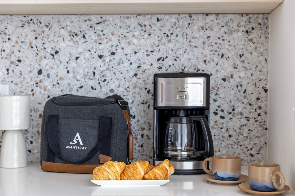 The Outrider by AvantStay Chic Stay Close to Broadway