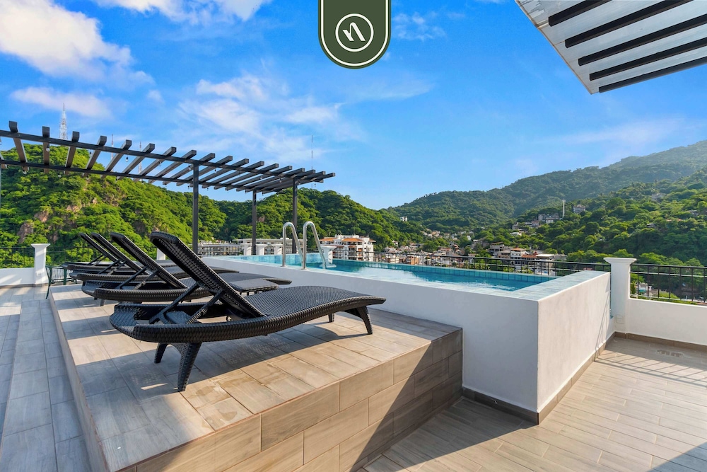 New 1 BR Condo - Rooftop Pool - Oceanview