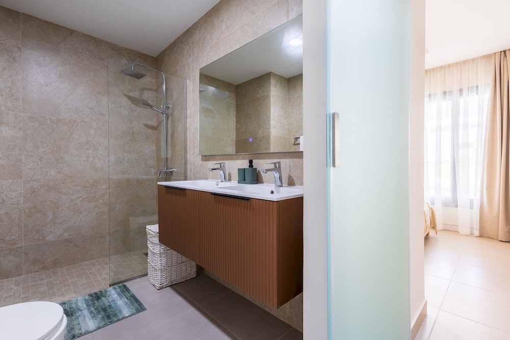 Chic 2BR Stay w Terrace Picuzzi 5 Min to Beach