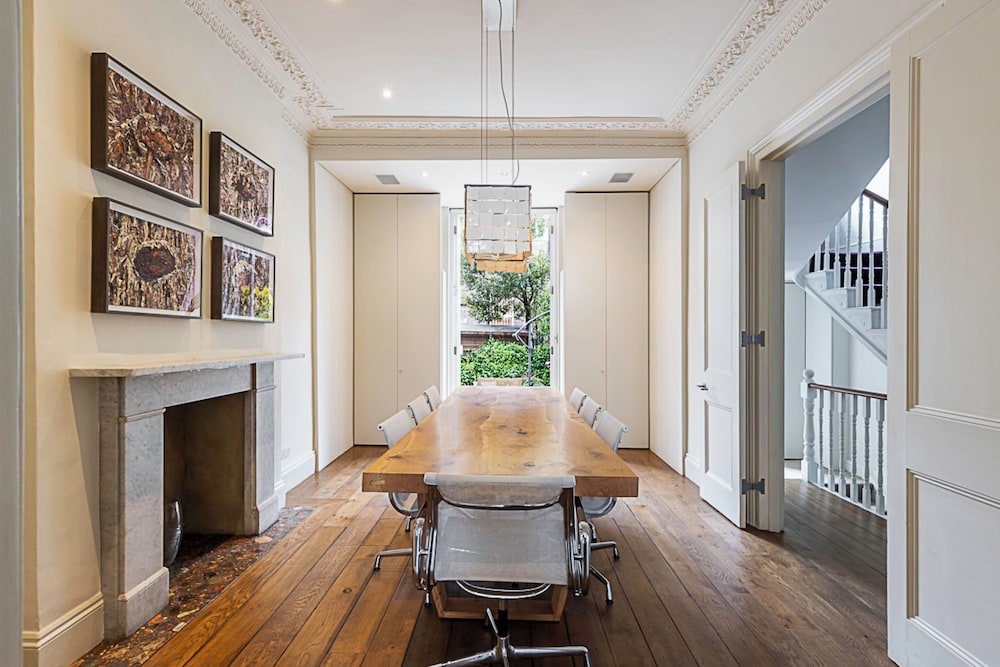 London Luxe Retreat: 5-bed Gem