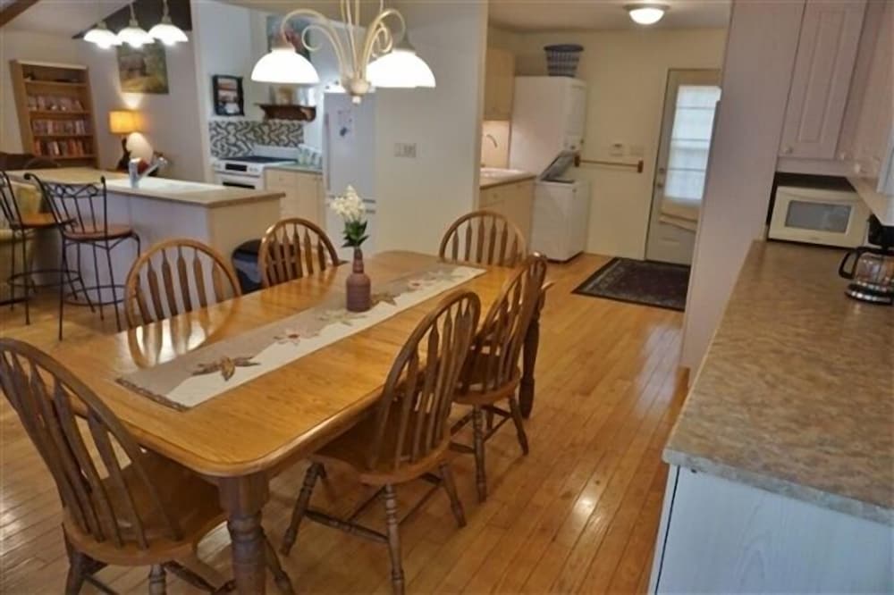 457 Lake St Peter 3 Bedroom Cottage