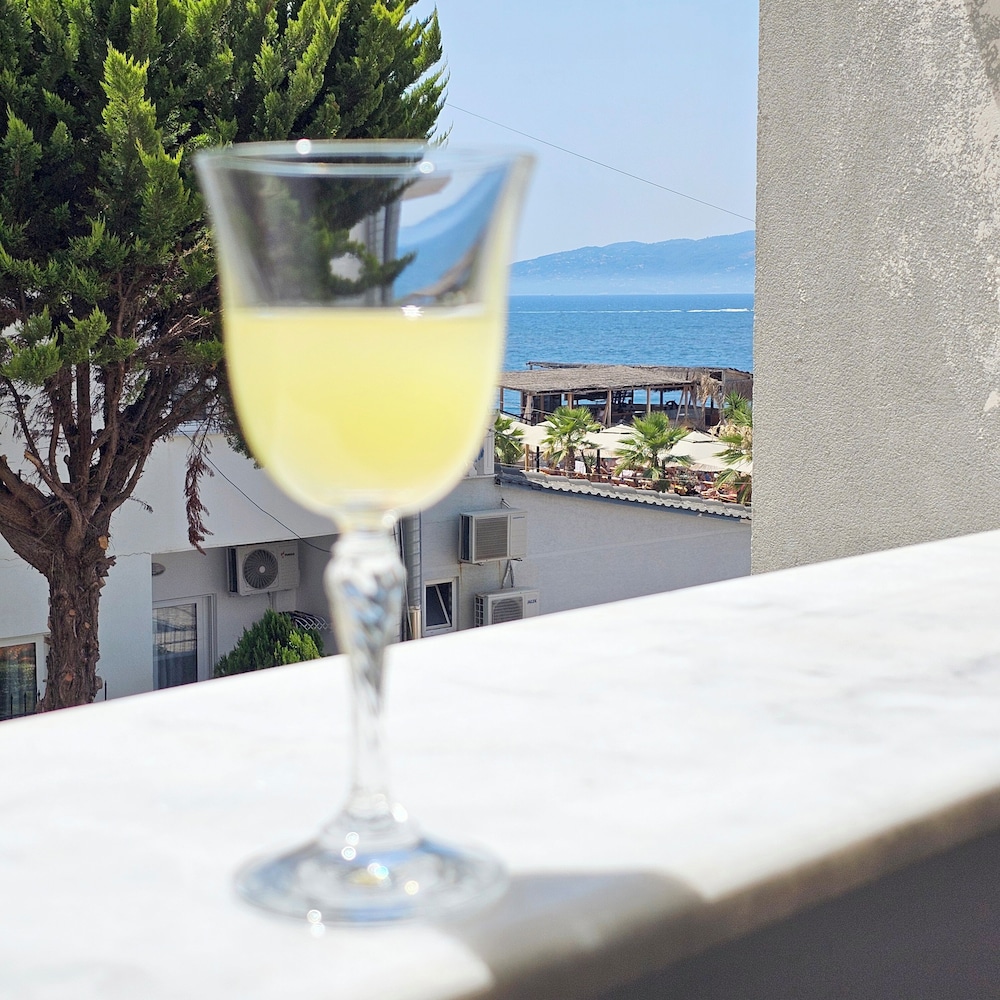 Ares Beachfront Luxury Rooms