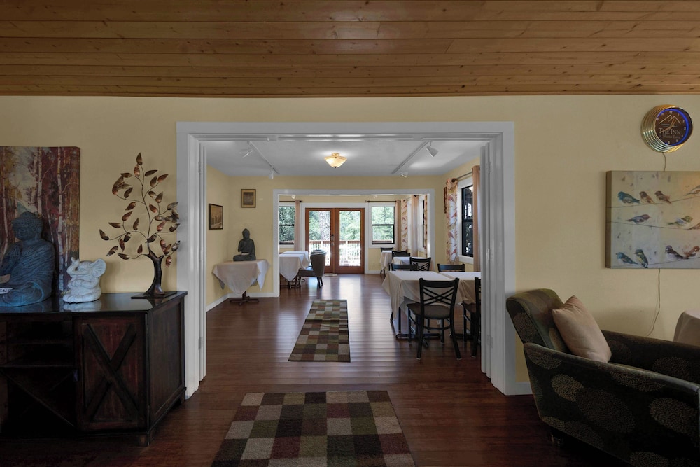 The Inn at Shasta Lake