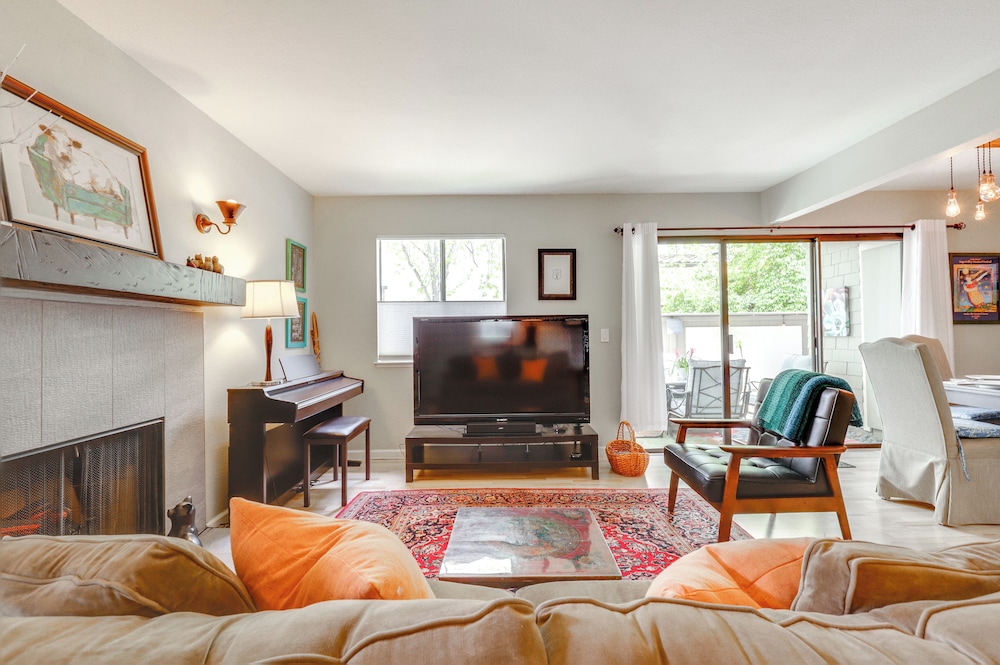 Private Patio & Workspace: Quiet Sonoma Condo!
